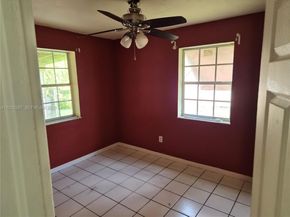 9201 SW 43rd Ter, Miami FL 33165