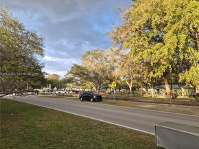 9201 SW 43rd Ter, Miami FL 33165