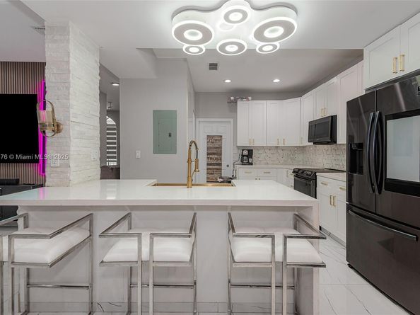 4028 NW 23rd Ct, Miami FL 33142