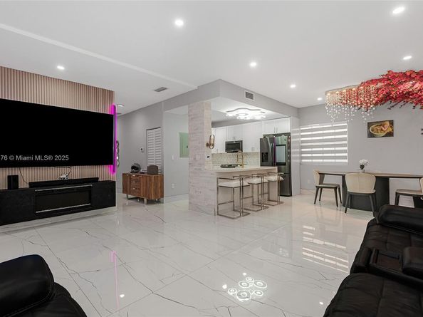 4028 NW 23rd Ct, Miami FL 33142