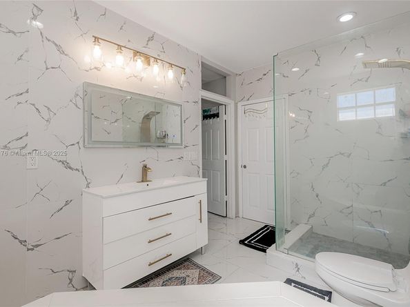 4028 NW 23rd Ct, Miami FL 33142