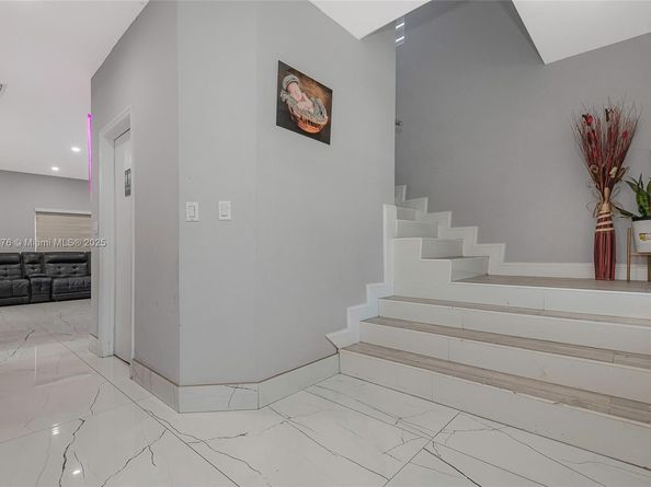 4028 NW 23rd Ct, Miami FL 33142