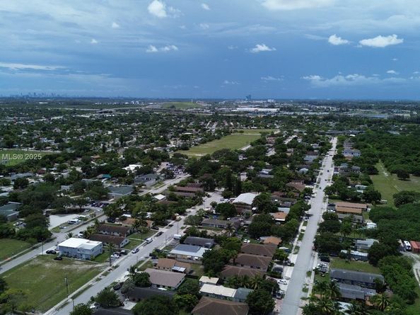 1657 SW 44th Ave, Fort Lauderdale FL 33317