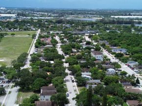 1657 SW 44th Ave, Fort Lauderdale FL 33317