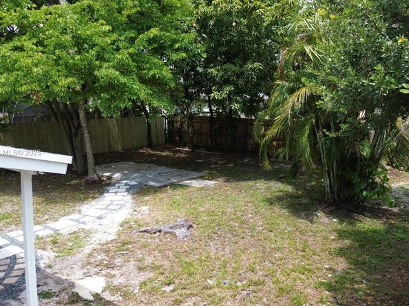 1657 SW 44th Ave, Fort Lauderdale FL 33317