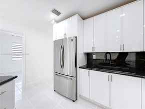 7410 SW 39th St, Miami FL 33155