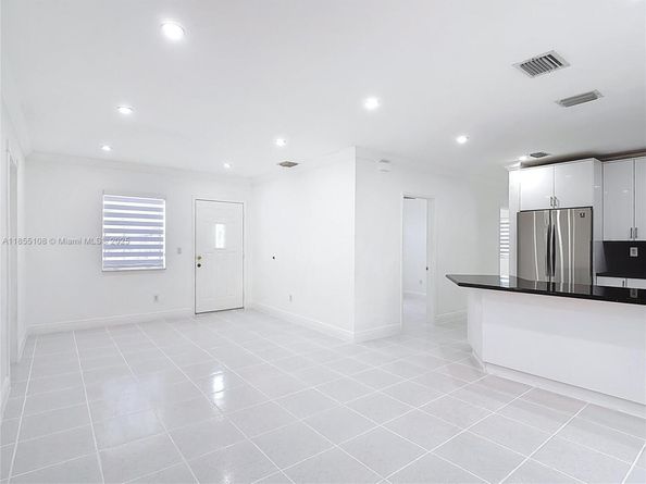 7410 SW 39th St, Miami FL 33155