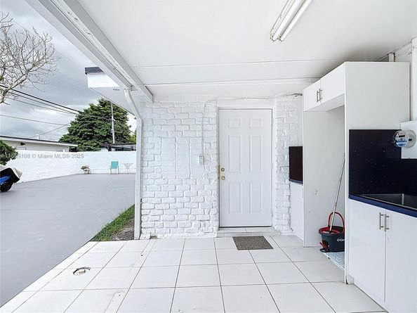 7410 SW 39th St, Miami FL 33155