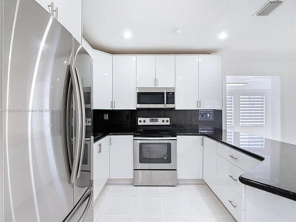 7410 SW 39th St, Miami FL 33155