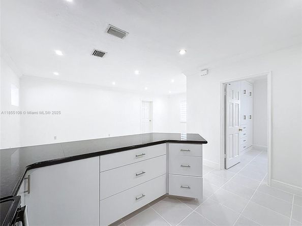 7410 SW 39th St, Miami FL 33155