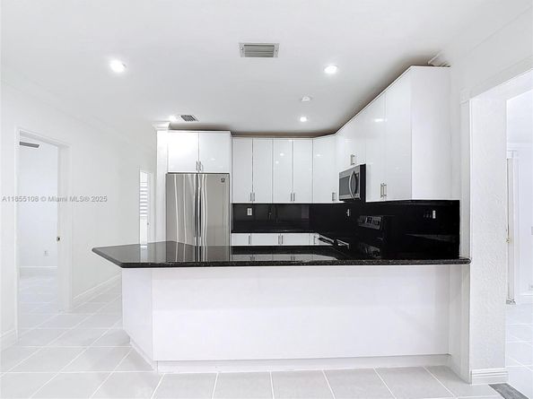 7410 SW 39th St, Miami FL 33155