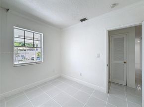 7410 SW 39th St, Miami FL 33155