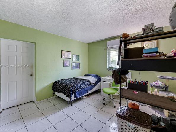 1381 NE 154th St, North Miami Beach FL 33162