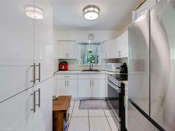 1381 NE 154th St, North Miami Beach FL 33162