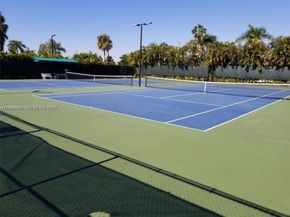 201 Lakeview Dr 203, Weston FL 33326