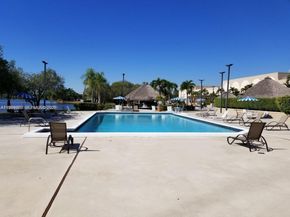 201 Lakeview Dr 203, Weston FL 33326