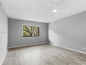 201 Lakeview Dr 203, Weston FL 33326