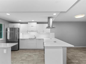 201 Lakeview Dr 203, Weston FL 33326