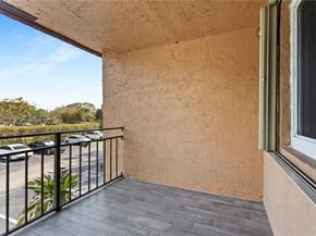 201 Lakeview Dr 203, Weston FL 33326