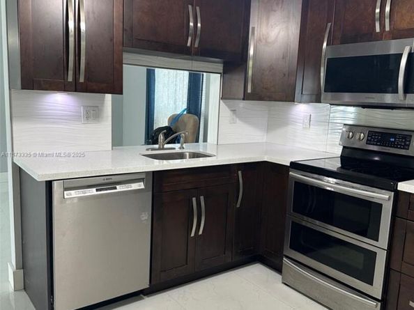 6061 NW 198th Ter, Miami FL 33015