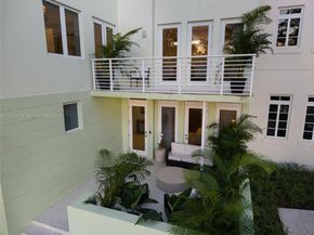 6109 W Laguna Dr W 6109, Miami Beach FL 33141
