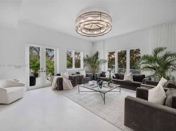 6109 W Laguna Dr W 6109, Miami Beach FL 33141