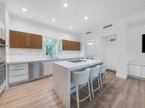 6109 W Laguna Dr W 6109, Miami Beach FL 33141