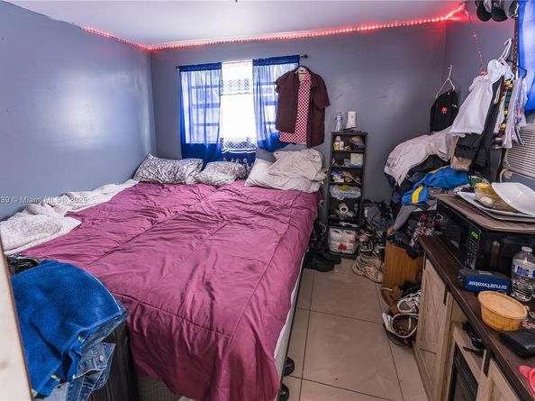 10040 NW 8th Ave, Miami FL 33150