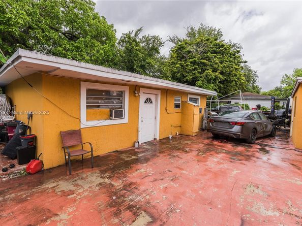 10040 NW 8th Ave, Miami FL 33150