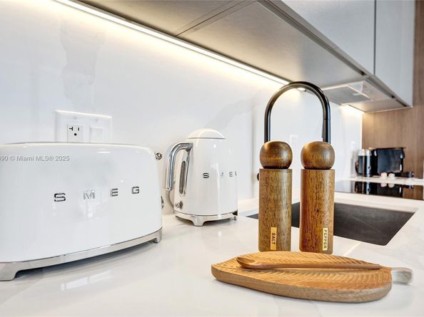 580 72nd 713, Miami Beach FL 33141