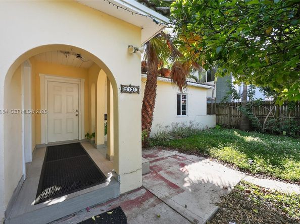 2131 Biarritz Dr, Miami Beach FL 33141