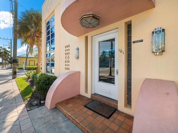 101 Lucerne Ave, Lake Worth FL 33460