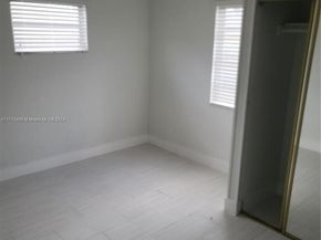 1041 NW 32nd Pl, Miami FL 33125