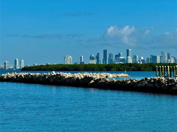 200 Harbor Dr, Key Biscayne FL 33149