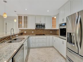 200 Harbor Dr, Key Biscayne FL 33149