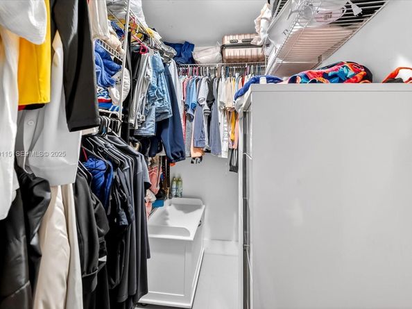 1071 W 37th St, Hialeah FL 33012