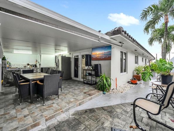 1071 W 37th St, Hialeah FL 33012