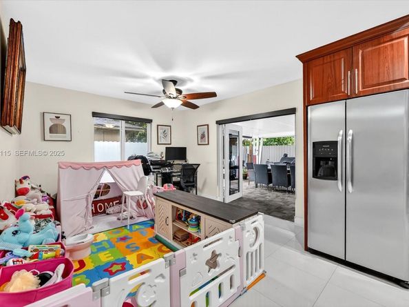 1071 W 37th St, Hialeah FL 33012