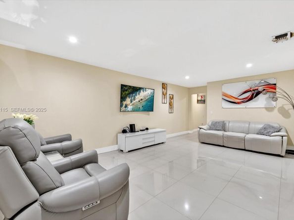 1071 W 37th St, Hialeah FL 33012