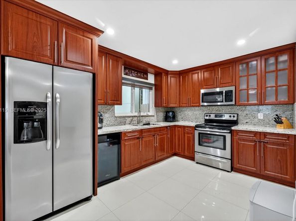 1071 W 37th St, Hialeah FL 33012