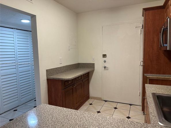 1130 11th St 4J, Miami Beach FL 33139