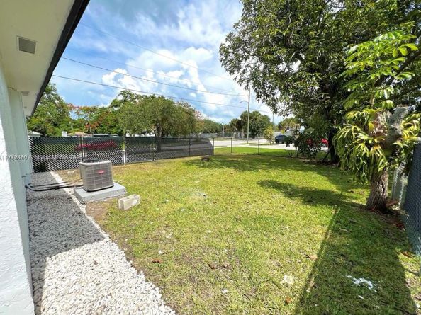 17810 SW 102nd Ave, Miami FL 33157