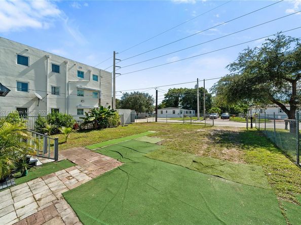 1257 NW 58th St, Miami FL 33142