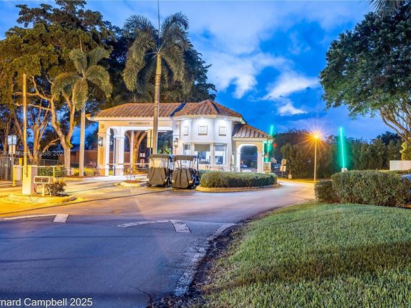 1100 Saint Charles Pl 717, Pembroke Pines FL 33026