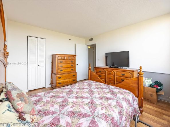 1100 Saint Charles Pl 717, Pembroke Pines FL 33026