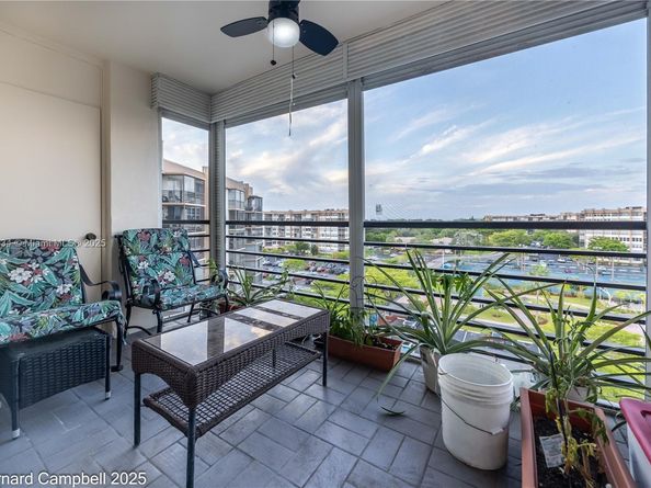 1100 Saint Charles Pl 717, Pembroke Pines FL 33026