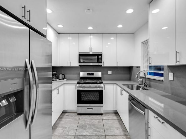 1165 SW 4th Ter, Pompano Beach FL 33060