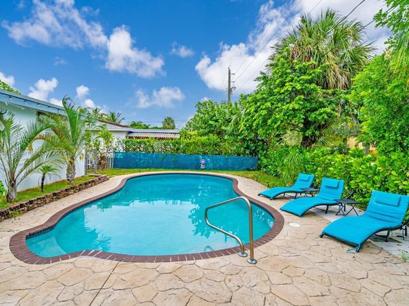 1165 SW 4th Ter, Pompano Beach FL 33060