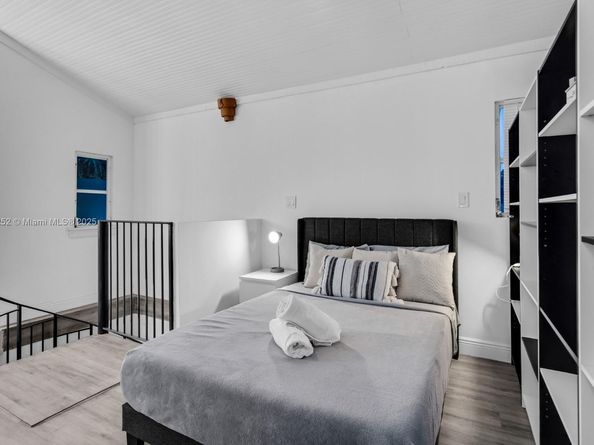 1165 SW 4th Ter, Pompano Beach FL 33060