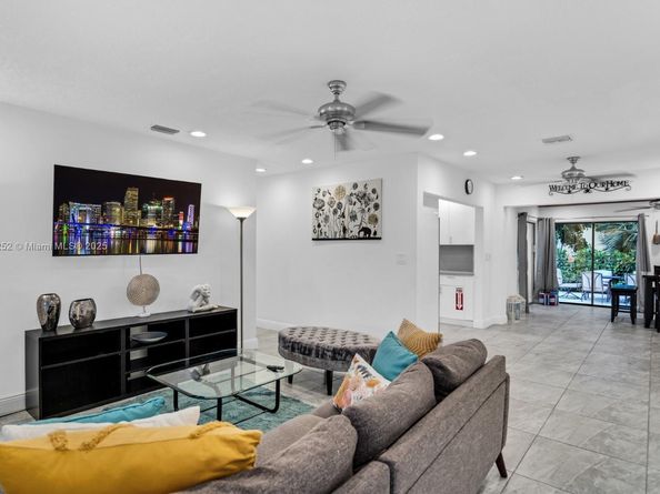 1165 SW 4th Ter, Pompano Beach FL 33060